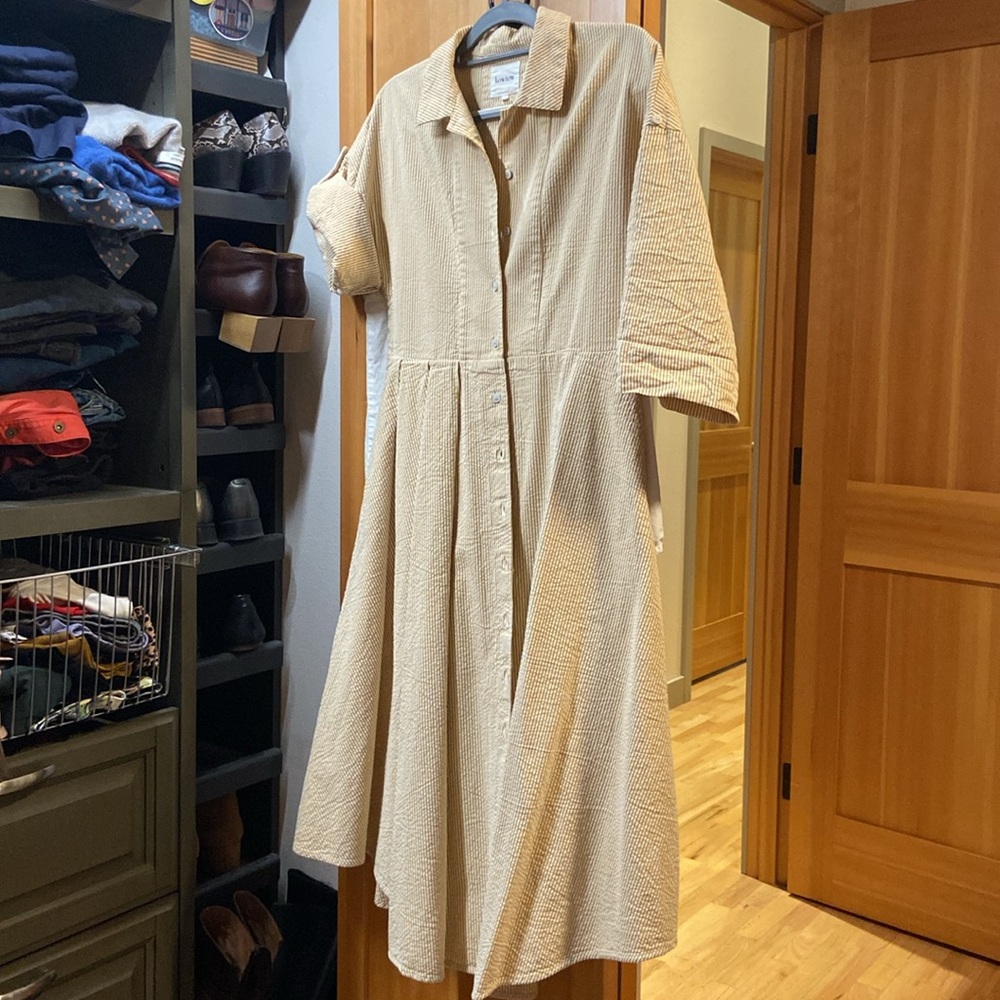 kowtow Seersucker Adjustable Sleeve Dress with Pockets and Curved Hem